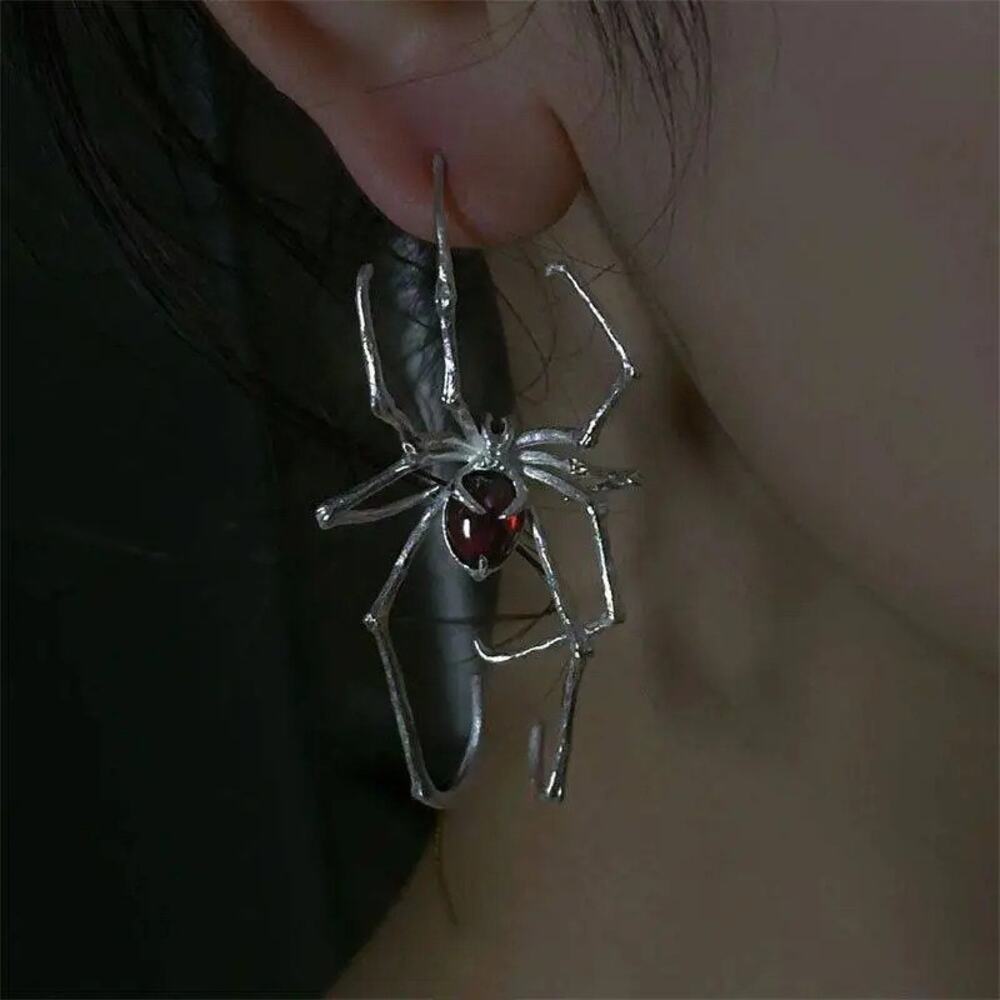1x Goth Emo Punk Creepy Spooky Spider Earring, Ear cuff